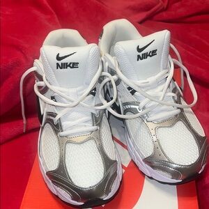 Nike V5 RNR running shoes